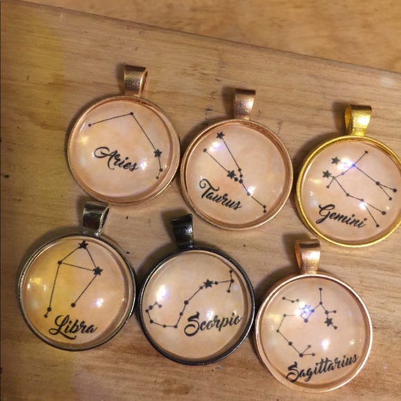 HANDMADE 🌙 CONSTELLATION PENDANT - Picture 2 of 4